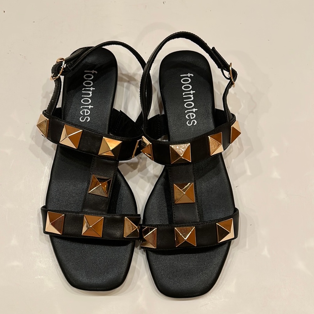 footnotes ERITH, leather Stud black sandal SZ 7 M NEW